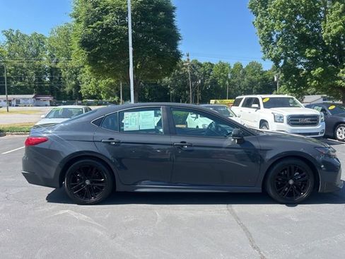 Used 2025 Toyota Camry SE FWD image 5