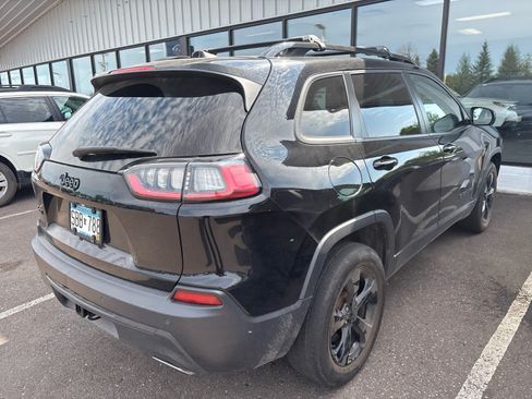 Used 2021 Jeep Cherokee Latitude Lux w/ Sun & Sound Group AWD/4WD image 3