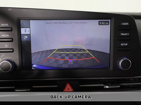 Used 2025 Hyundai Elantra SE FWD image 5