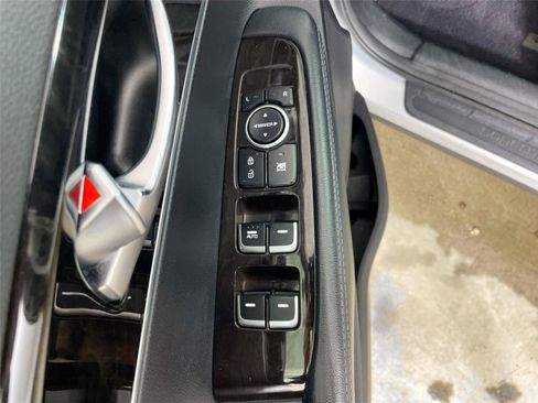 Used 2018 Kia Sorento AWD image 19