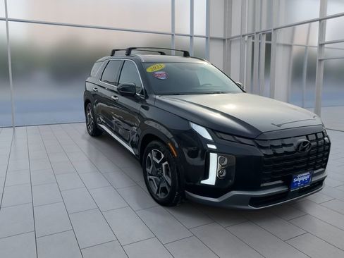 Used 2023 Hyundai Palisade Limited image 3