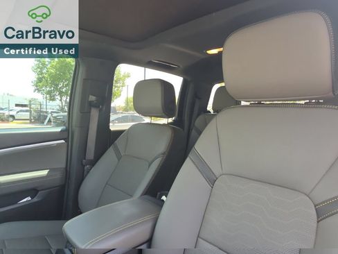 Used 2025 Chevrolet Colorado ZR2 w/ Technology Package AWD/4WD image 13