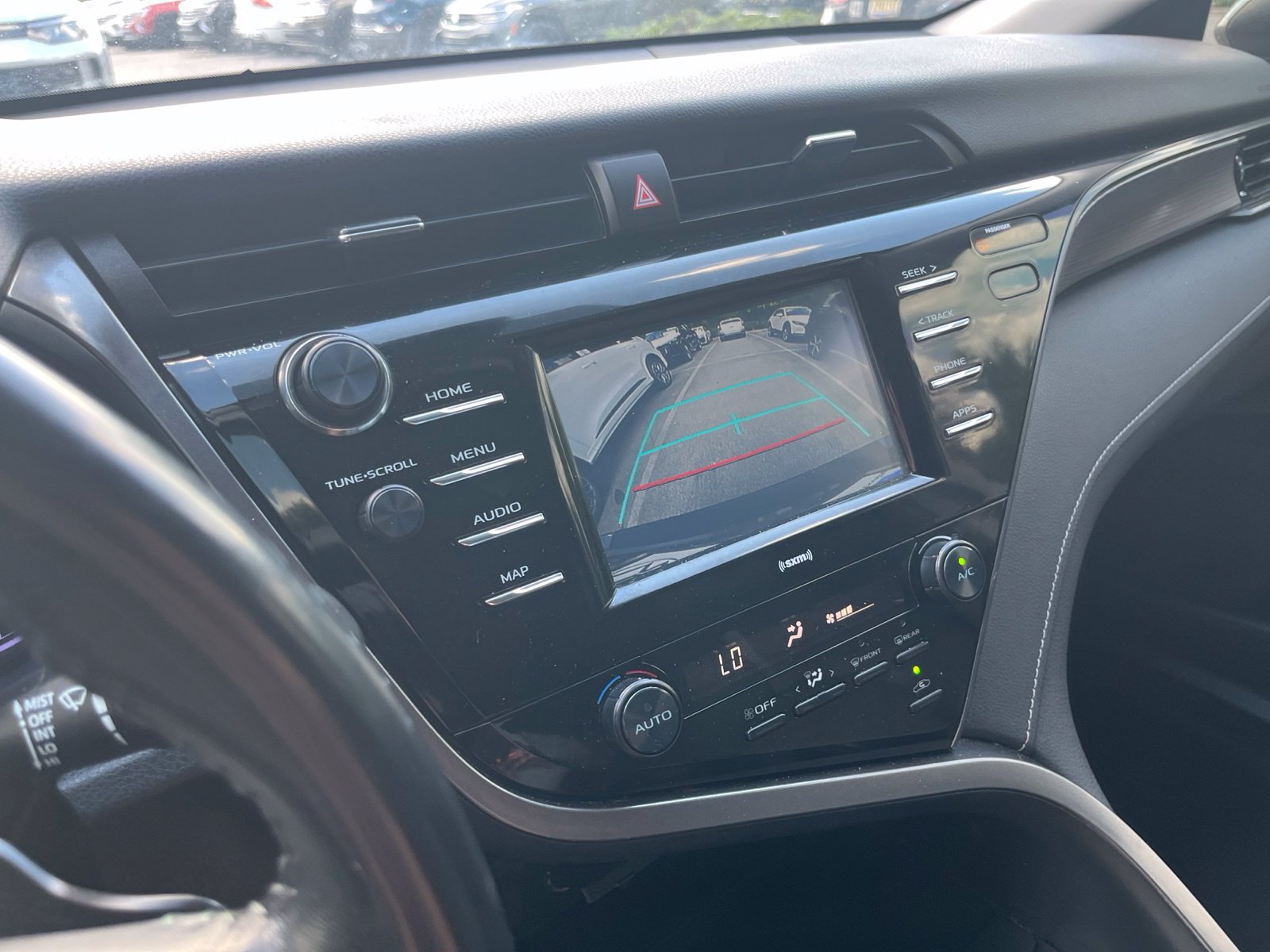 Used 2020 Toyota Camry SE FWD image 21