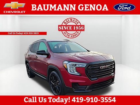 Used 2024 GMC Terrain SLE w/ Driver Convenience Package image 1