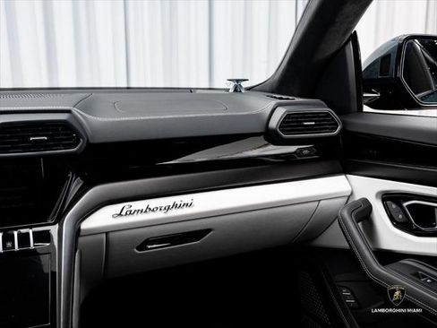 Used 2024 Lamborghini Urus S AWD/4WD image 35