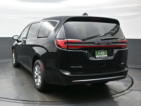 New 2027 Chrysler Pacifica Select AWD/4WD image 5