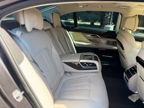 Used 2017 BMW 750i RWD image 42