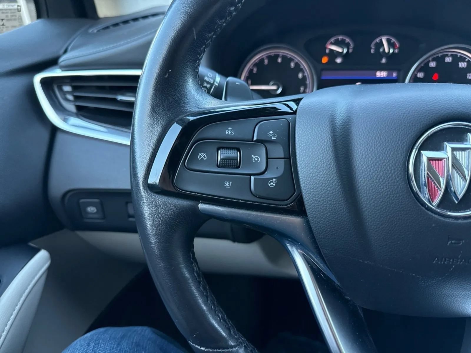 Used 2023 Buick Enclave Essence FWD image 19