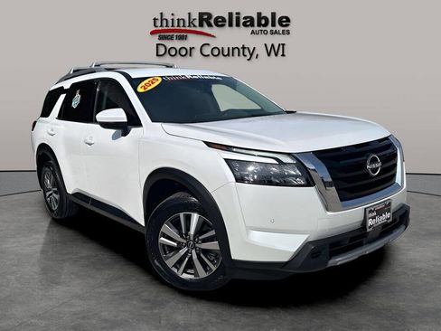 Used 2025 Nissan Pathfinder SL AWD/4WD image 6