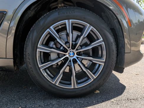 Used 2022 BMW X5 xDrive40i w/ M Sport Package AWD/4WD image 12