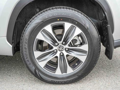 Used 2022 Toyota Highlander XLE image 10