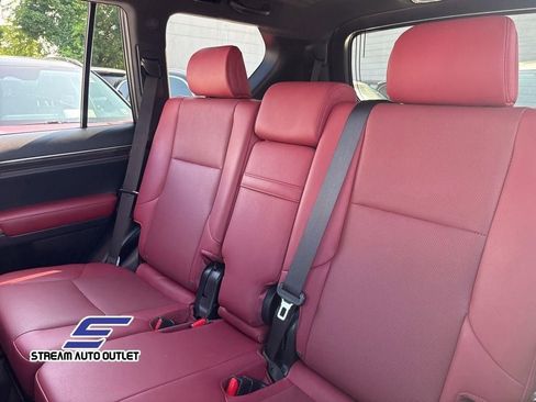 Used 2023 Lexus GX 460 Premium w/ Premium Package image 19