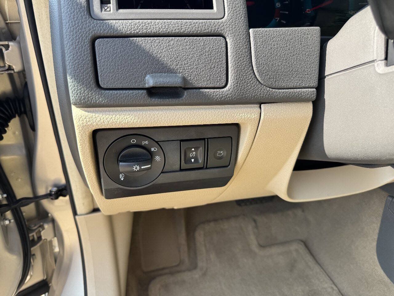 Used 2010 Ford Fusion SEL FWD image 12