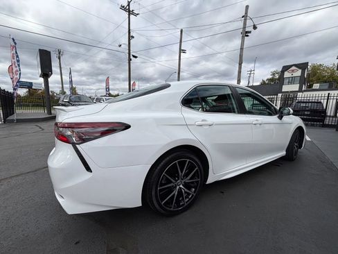 Used 2023 Toyota Camry SE image 13