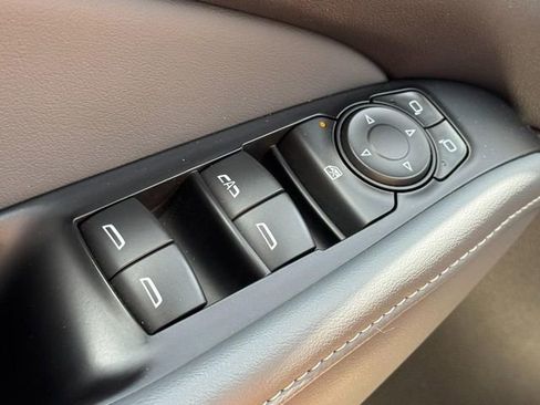 Used 2023 Buick Enclave Essence w/ Trailering Package, 5000 lbs. FWD image 21