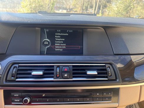 Used 2011 BMW 528i Sedan image 14