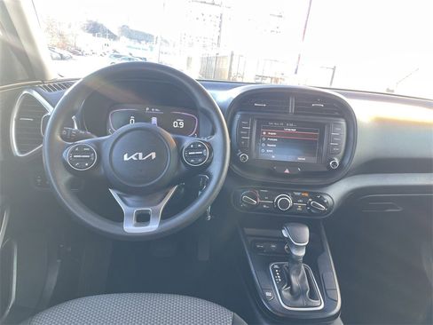Used 2023 Kia Soul LX image 15