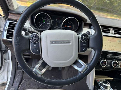 Used 2017 Land Rover Discovery HSE Luxury AWD/4WD image 14
