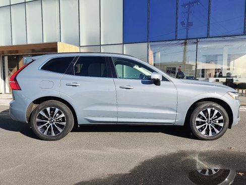 Certified 2023 Volvo XC60 B5 Core w/ Climate Package image 7