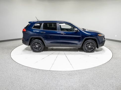 Used 2016 Jeep Cherokee Sport w/ Safety Group AWD/4WD image 5