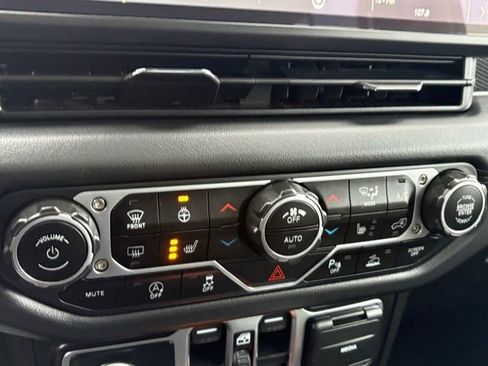 Used 2025 Jeep Gladiator Rubicon image 19