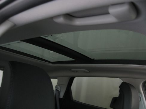 Used 2024 Kia Sportage SX Prestige image 3