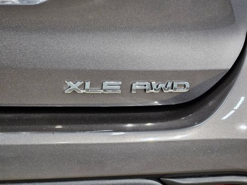 Used 2023 Toyota Highlander XLE AWD/4WD image 39