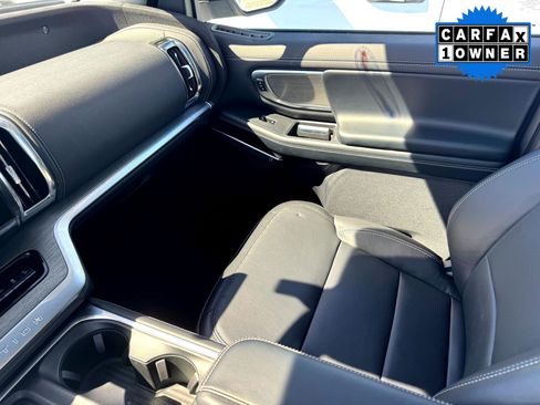 Used 2025 Ford Expedition Platinum image 37