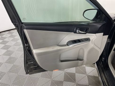 Used 2012 Toyota Camry XLE w/ Leather Pkg FWD image 12