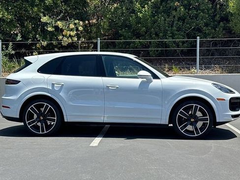 Used 2022 Porsche Cayenne Turbo AWD/4WD image 6