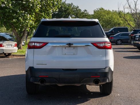 Used 2021 Chevrolet Traverse LS w/ LPO, Black Accent Package FWD image 4