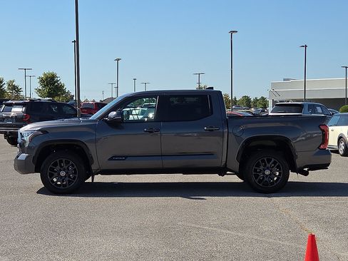 Used 2024 Toyota Tundra Platinum AWD/4WD image 3