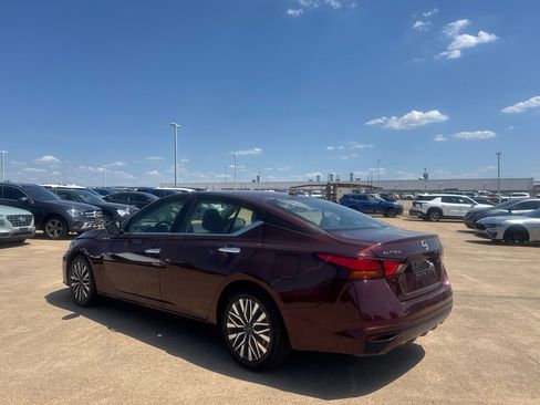Certified 2024 Nissan Altima 2.5 SV FWD image 13