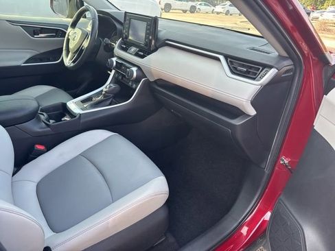 Used 2020 Toyota RAV4 XLE Premium FWD image 16