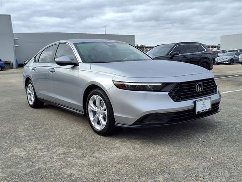 Certified 2025 Honda Accord LX image 2