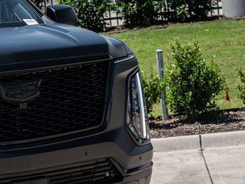 Used 2026 Cadillac Escalade ESV Platinum Sport w/ LPO, ONYX Package AWD/4WD image 10