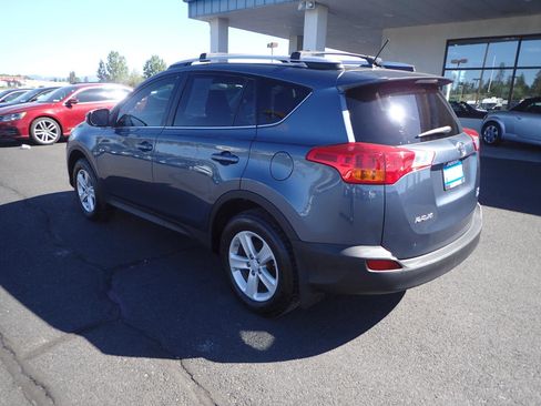 Used 2013 Toyota RAV4 XLE AWD/4WD image 3