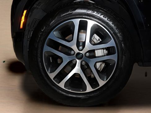 Used 2023 Land Rover Defender 110 X-Dynamic SE image 44