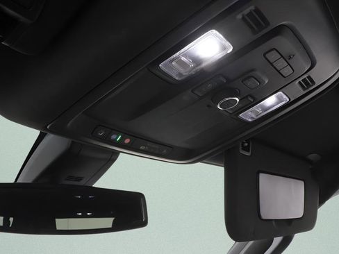 Used 2021 Chevrolet Suburban Premier AWD/4WD image 17