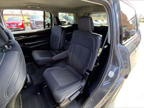 Used 2023 Jeep Grand Cherokee L Laredo image 20