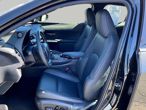 Used 2022 Lexus UX 200 w/ Accessory Package (Z1) FWD image 7