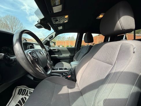 Used 2018 Toyota Tacoma TRD Off-Road image 14