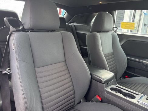 Used 2014 Dodge Challenger R/T RWD image 27