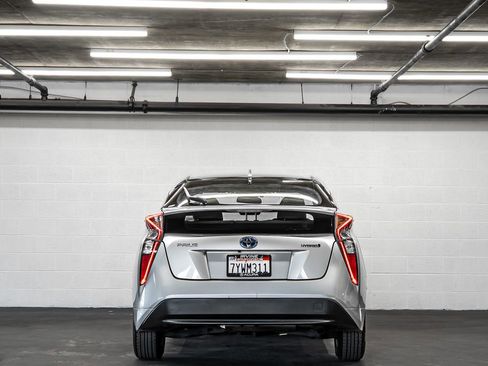 Used 2017 Toyota Prius Three image 4