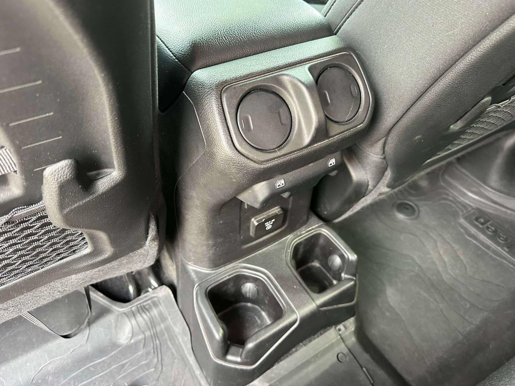 Used 2023 Jeep Gladiator Mojave w/ LED Lighting Group AWD/4WD image 12