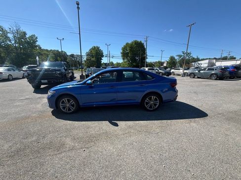 Used 2024 Volkswagen Jetta SE FWD image 5