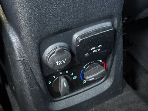 Used 2022 Ford Transit Connect XLT FWD image 13