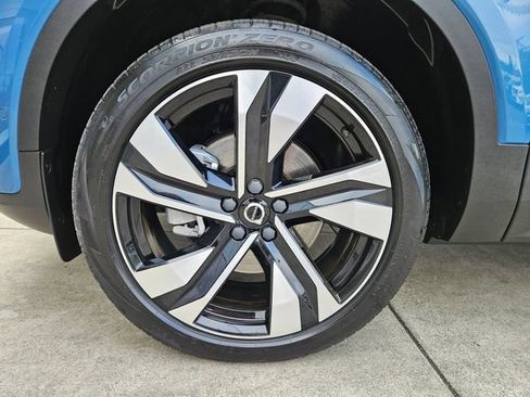 Certified 2024 Volvo XC40 B5 Plus w/ Protection Package Premier AWD/4WD image 9