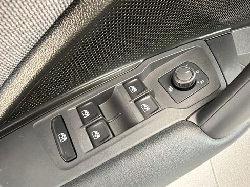 Used 2025 Volkswagen Tiguan S image 13