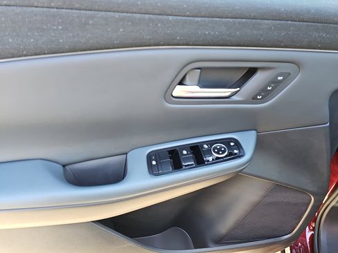 New 2026 Nissan Leaf Platinum+ w/ Floor Mat Package (Platinum+) image 8